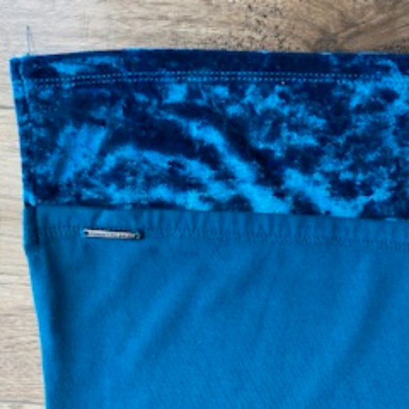 Turquois Tank - Picture 4 of 4